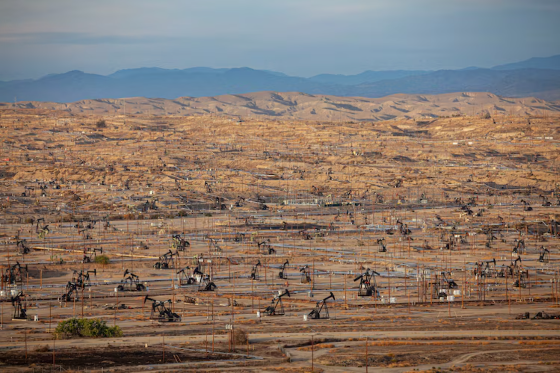 Kern River Oil Field in Bakersfield.png